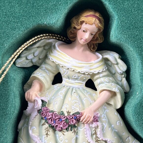 Angel Of Roses Pipka's Earth Angels Resin Ornament #11502 w/ Box - Picture 4 of 11